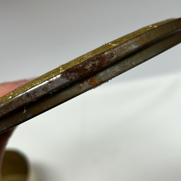 Vintage lidded tin marked  “Guildcraft” NewYork USA - Picture 5 of 11